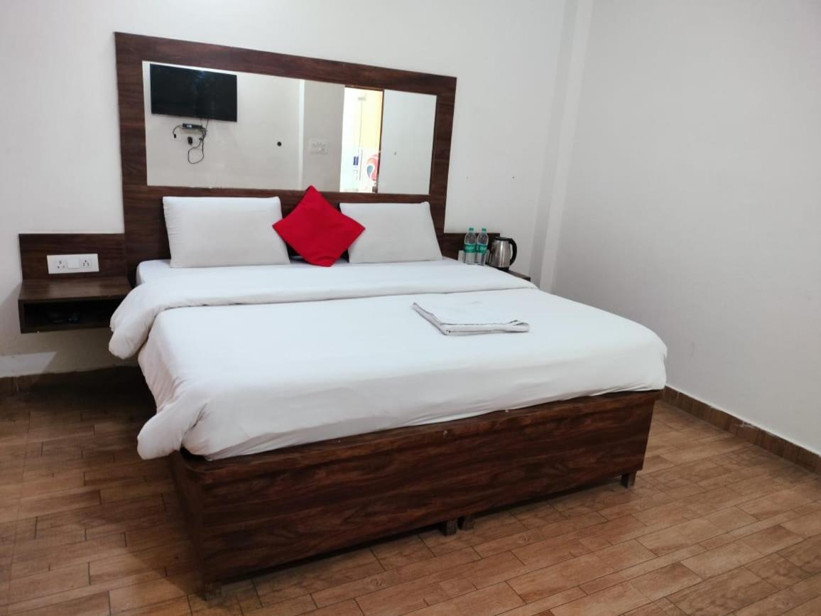 The Rejoice Hotel & Guesthouse Greater Noida Esterno foto