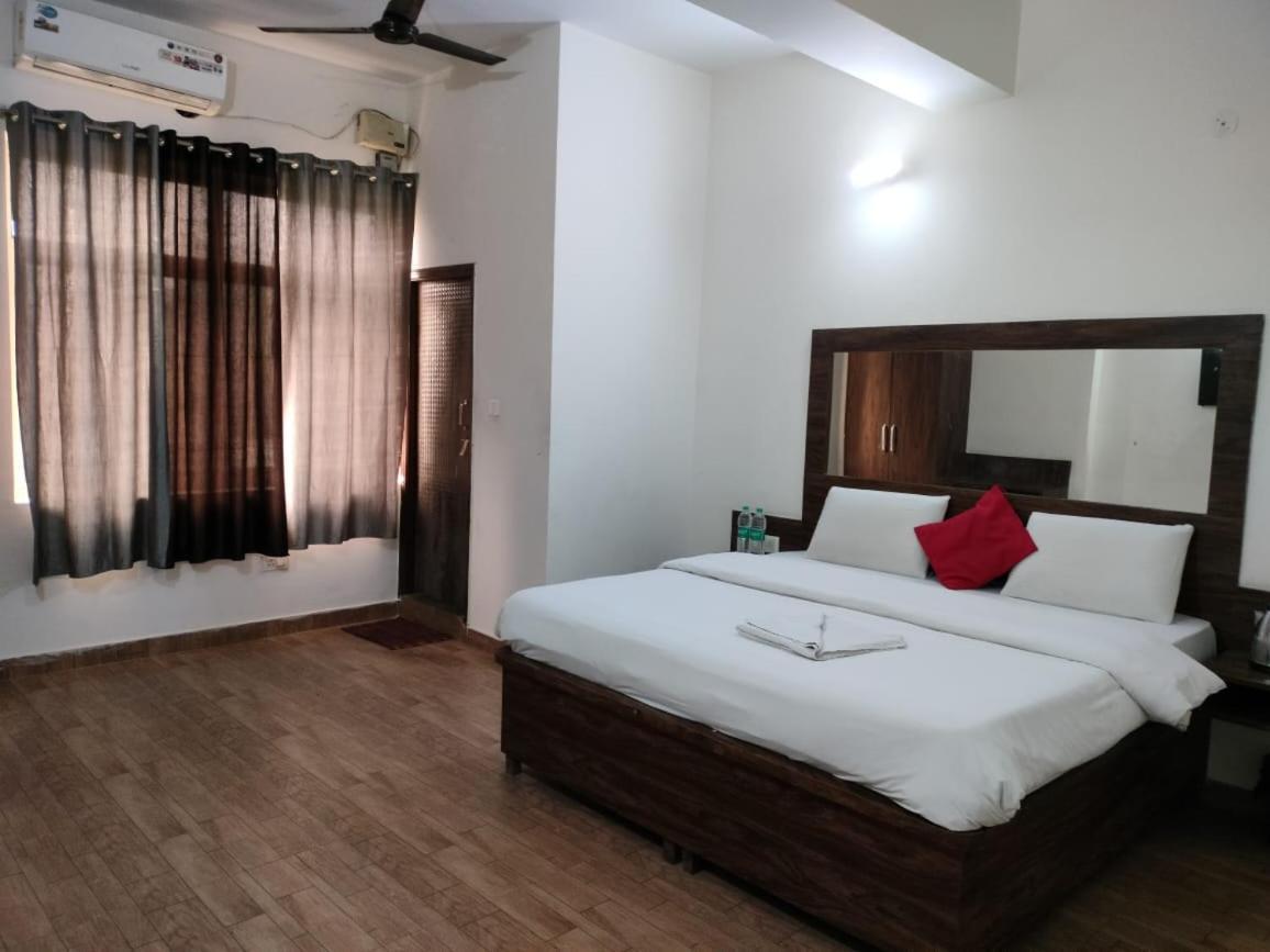 The Rejoice Hotel & Guesthouse Greater Noida Esterno foto
