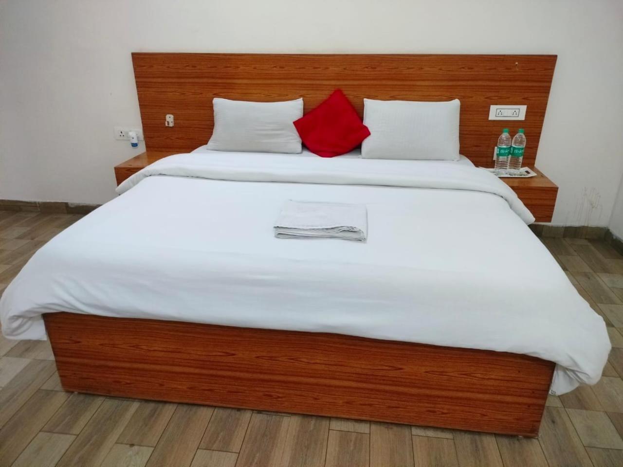 The Rejoice Hotel & Guesthouse Greater Noida Esterno foto