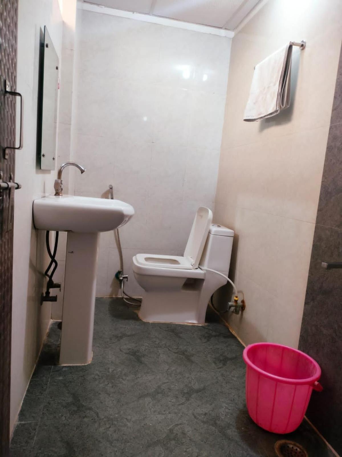 The Rejoice Hotel & Guesthouse Greater Noida Esterno foto