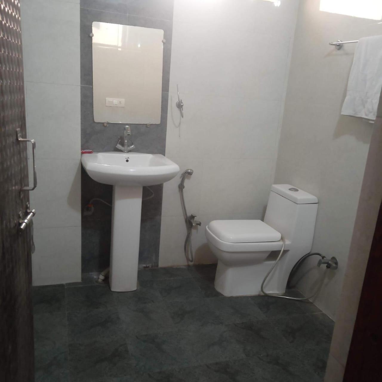 The Rejoice Hotel & Guesthouse Greater Noida Esterno foto