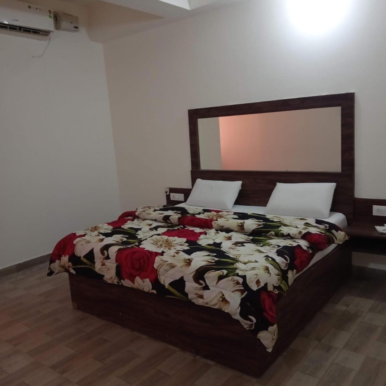 The Rejoice Hotel & Guesthouse Greater Noida Esterno foto
