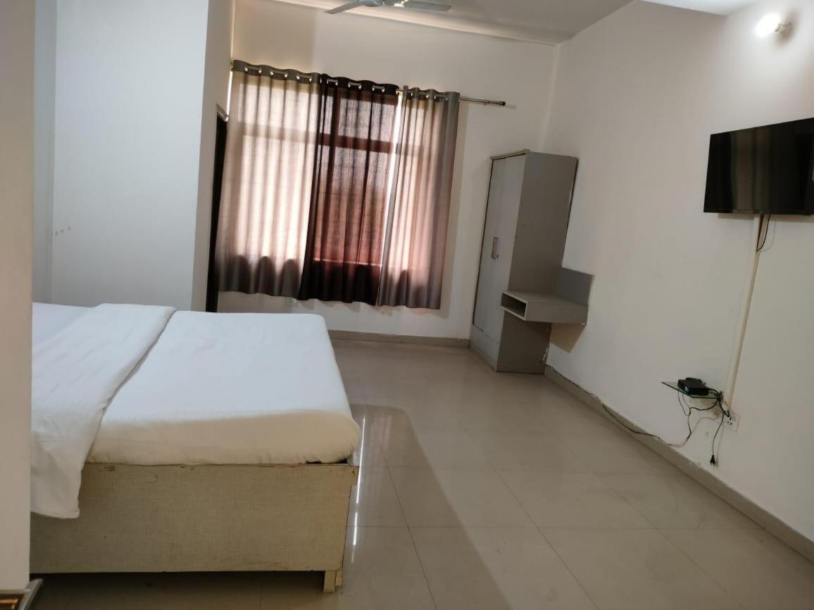 The Rejoice Hotel & Guesthouse Greater Noida Esterno foto